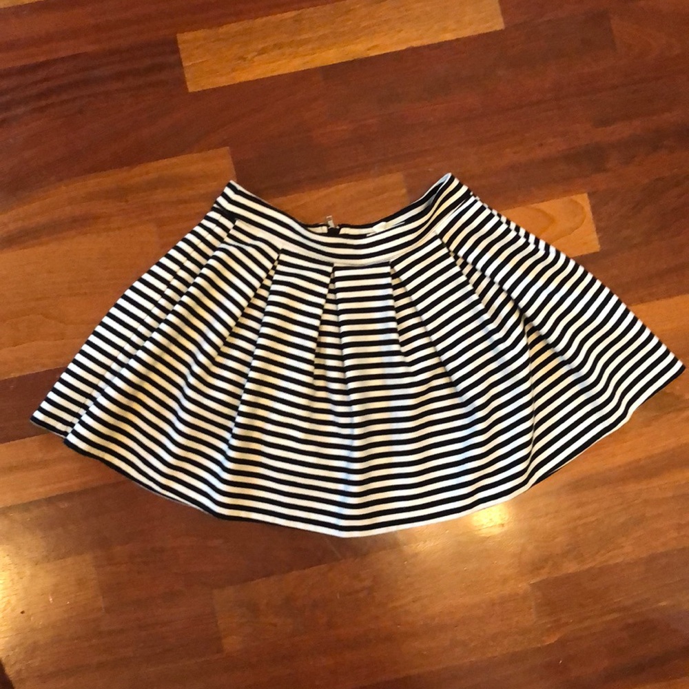 Size medium Bethany Mota skater skirt 🍭